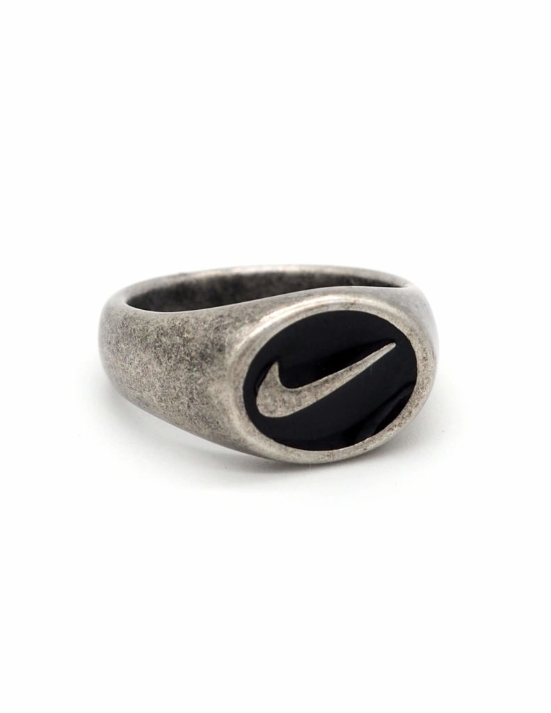 bague chevalière nike vintage argentée